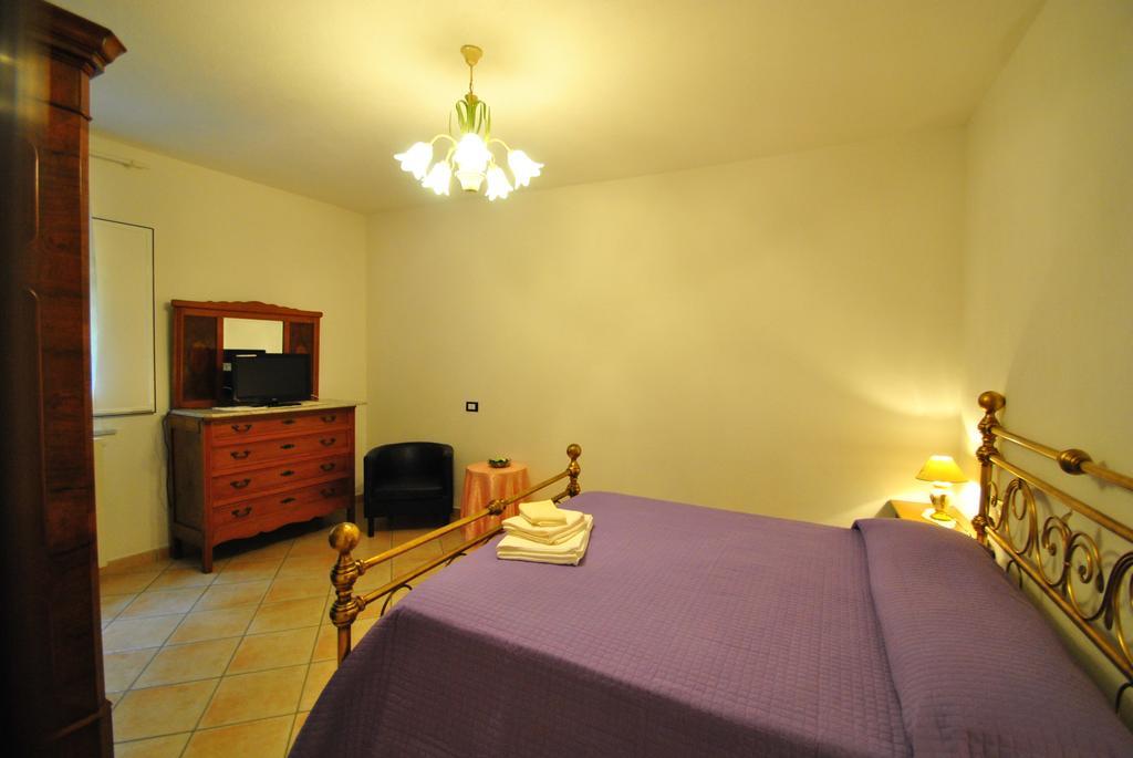 Casa Vacanze L'Agrifoglio Bed and Breakfast Magliolo Værelse billede