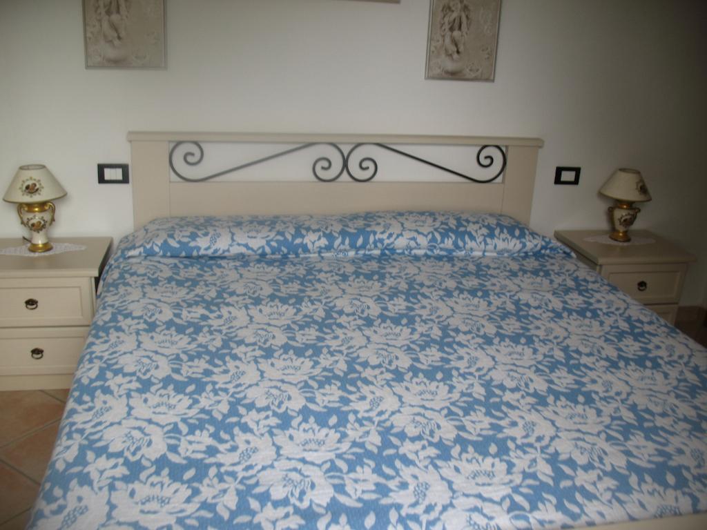Casa Vacanze L'Agrifoglio Bed and Breakfast Magliolo Værelse billede